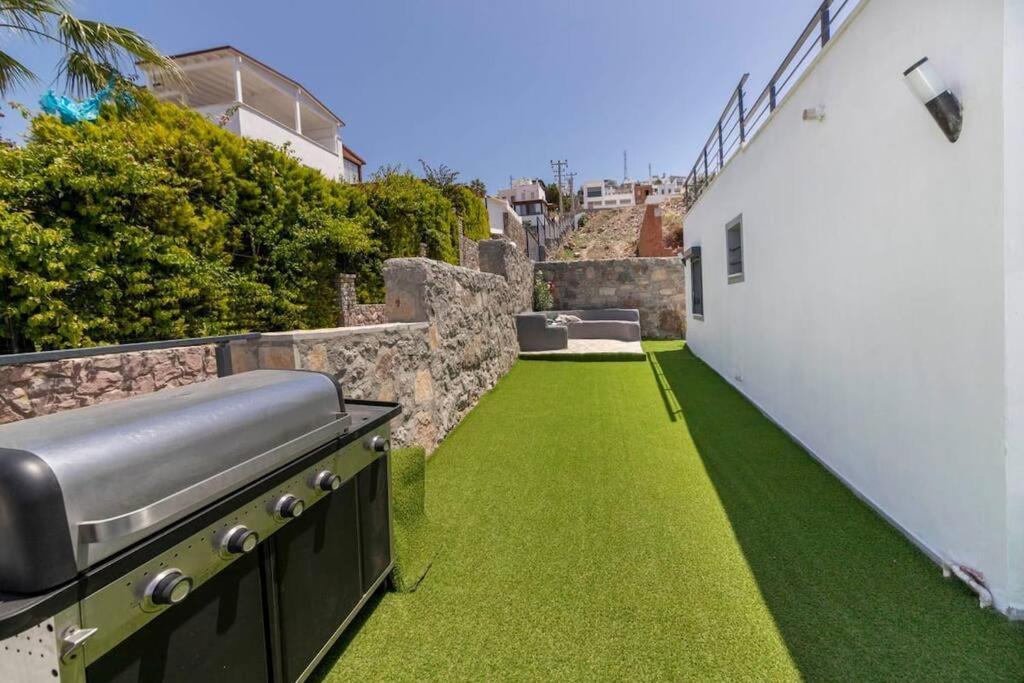 3br-villa With Private Pool, Bbq, Sea View-bodrum Yalikavak *